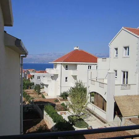 Nives B. Apartment Supetar