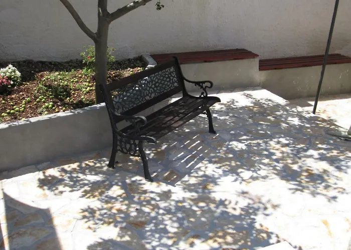 Nives B. Apartment Supetar