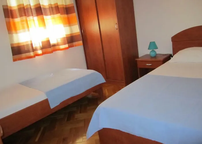 Nives B. Apartment Supetar