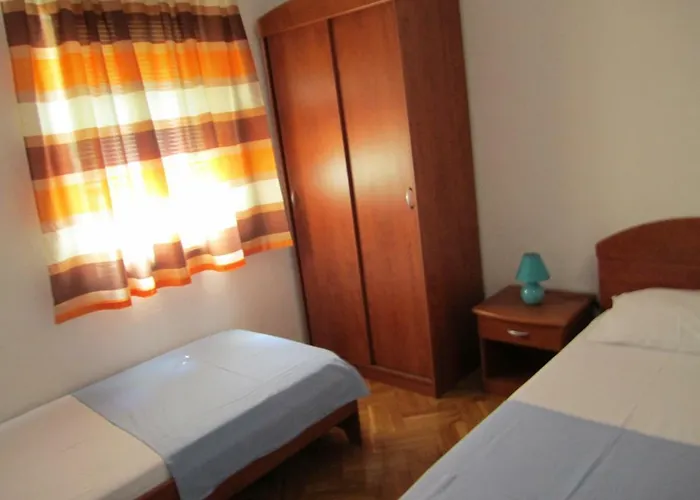 Nives B. Апартаменты Супетар